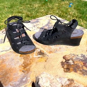 Aetrex genuine leather lace-up wedges